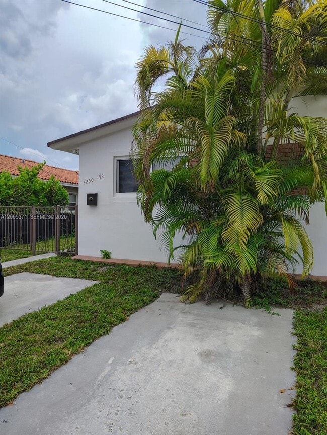Building Photo - 4250 NW 3rd St Unit 4250