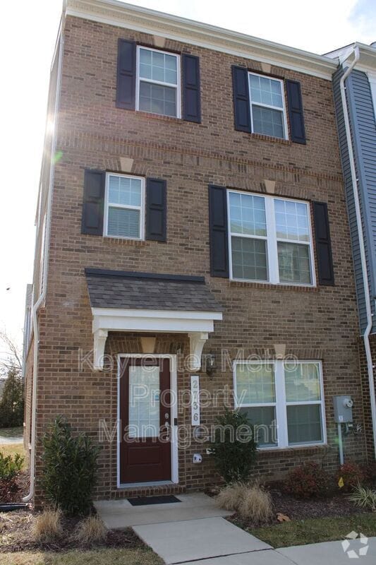 Building Photo - 2736 Pinebrook Rd Rental