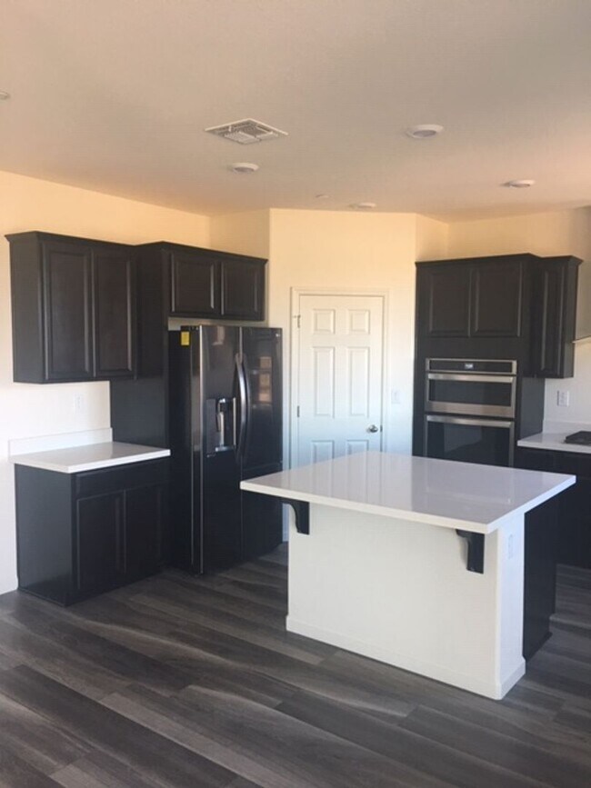 Photo - Elk Grove Neighborhood Shasta Ridge in Lag...