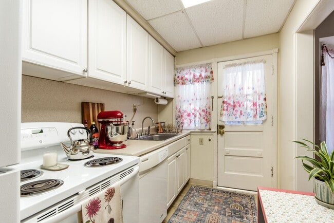 Photo - 1939 Northwest Blvd Unit 1939