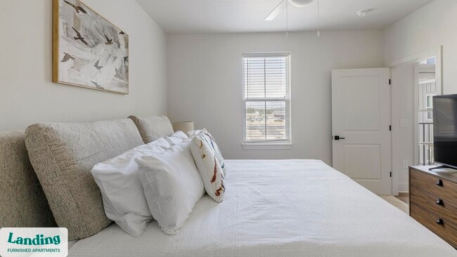 Photo - 170 Graphics Dr Unidad 2313