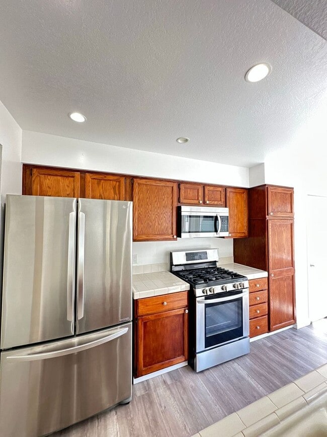 Building Photo - Sherman Oaks - Stunning 2 Bed Townhonme - Wood Floors - Central Heat/Air - 2 Car Garage!