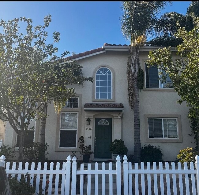 Building Photo - Large 4 Bedroom 3 Bath House w/ 2 car garage