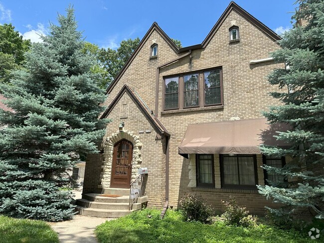 Building Photo - 1328-1330 Martha Washington Dr Unit 1328 Martha Washington Dr Rental