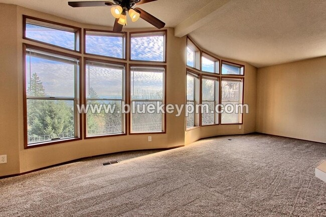 Photo - 2 Bed, 2 Bath Home with View of MT. Hood in Oregon City