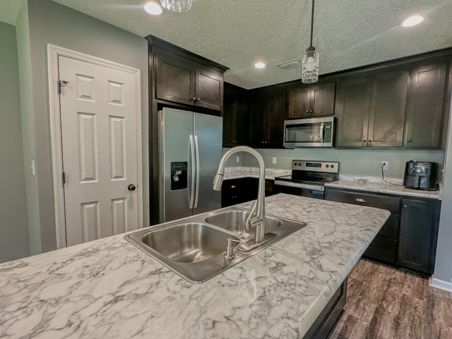 Photo - 1206 Lynn Terrace