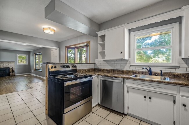 Photo - Gorgeous Shoreview House 3BR 1 Bath  Available Early May!