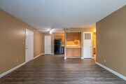 1BD, 1BA - 729SF - Living Room