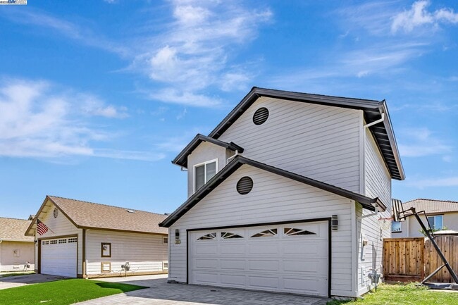 Photo - 390 Grovewood Loop N