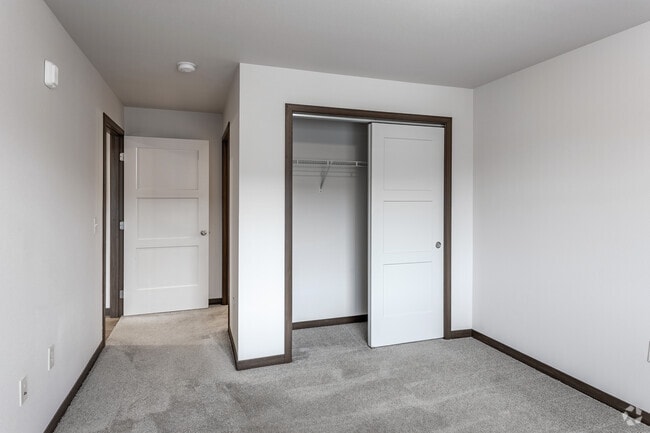 2BR, 2BA - 970SF - Primary Bedroom