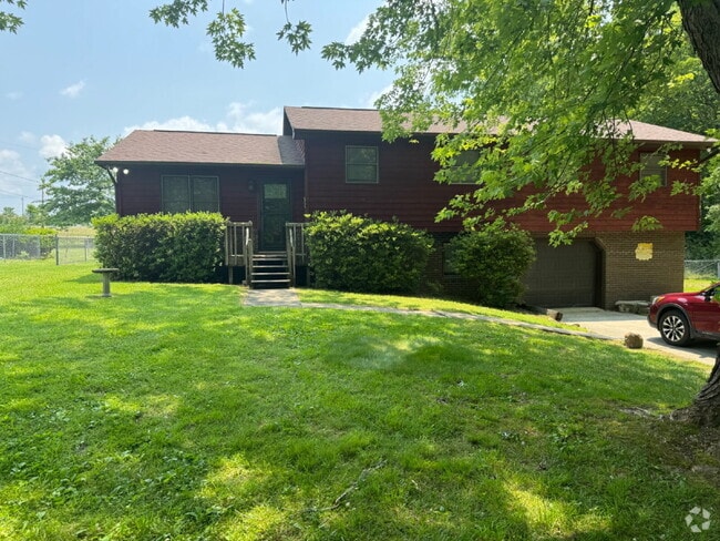 Building Photo - 3 bedroom 2 Bathroom home
