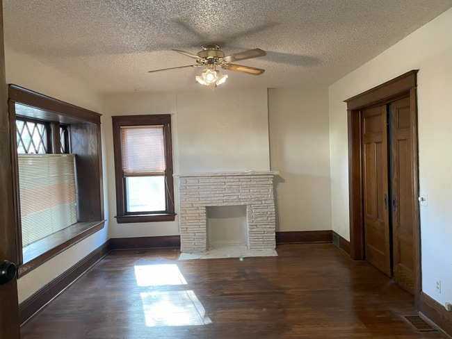 Living room - 21 Lakeview Ter Unit 21 LakeviewTerrace-Dwn