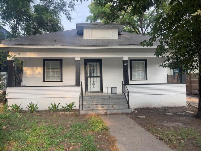 Photo - 1107 Angelina St House