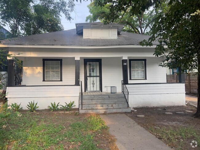 Building Photo - 1107 Angelina St Rental