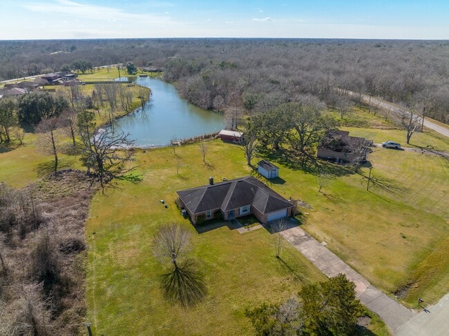 Photo - 140 Lakewood Dr