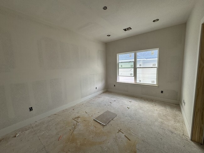 Photo - 215B Richards St
