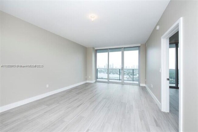 Photo - 16385 Biscayne Blvd Unidad 16385 Biscayne Blvd  2616