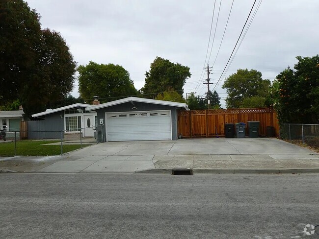 Building Photo - 1230 Manzano Way Rental