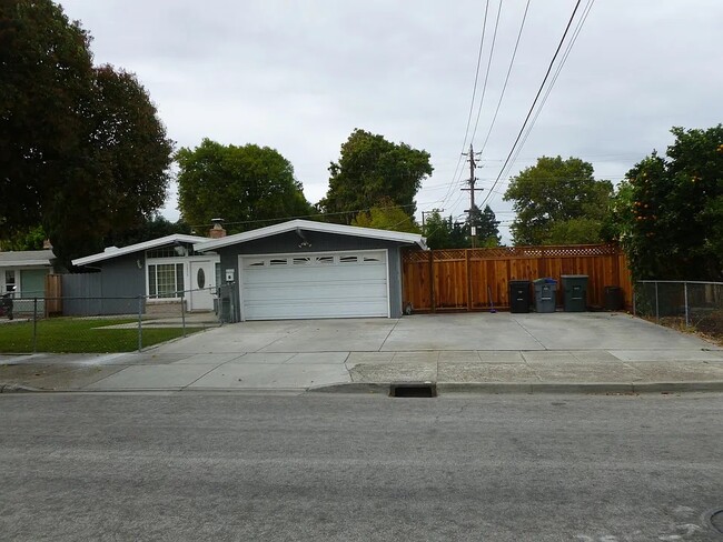 Photo - 1230 Manzano Way House
