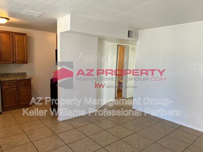 Photo - 207 S 3rd St