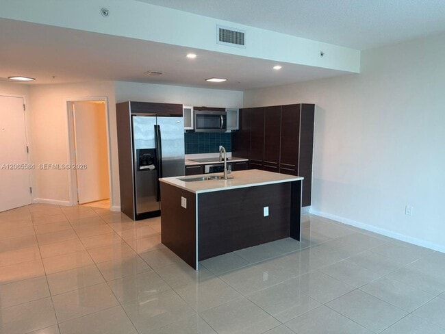 Building Photo - 1900 N Bayshore Dr Unit 1707