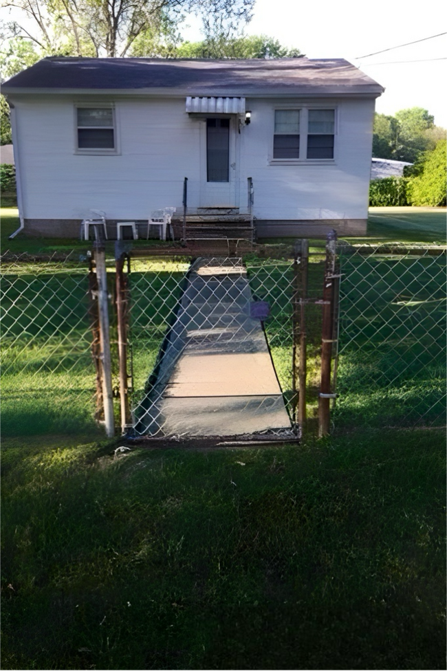 Building Photo - 219 Texas Ave