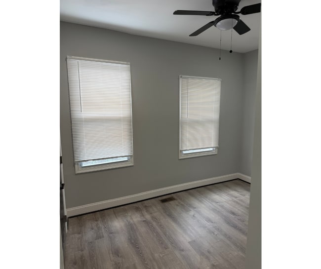 615 N Clinton St Unit BB AVAILABLE PRIV/BATH $800 BB