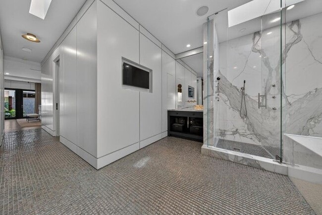 Photo - 420 SE 17th Ave