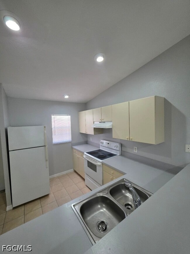 Photo - 2419 Joe Ave S