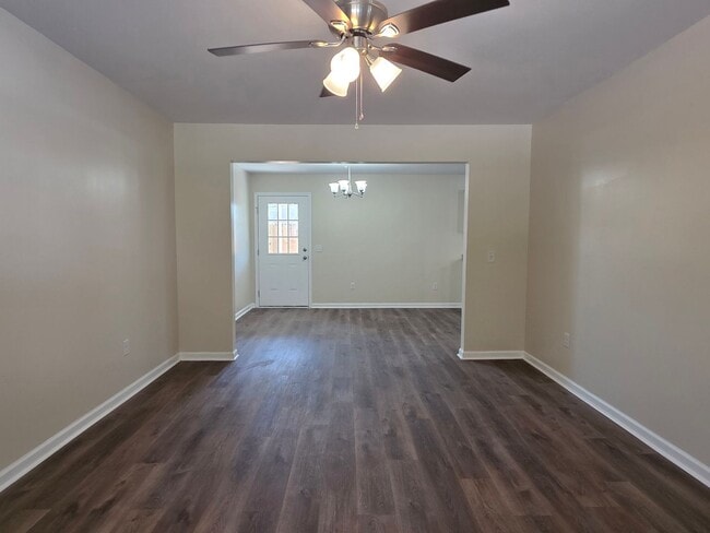 Photo - 113 Towne Pk E Dr