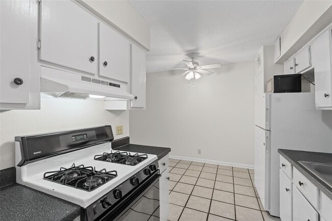 Photo - 2800 Westhill Dr Unit 103