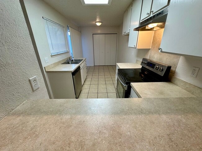 Kitchen, breakfast area & full size laundry hookups - 644 Bellaire Dr Unit D