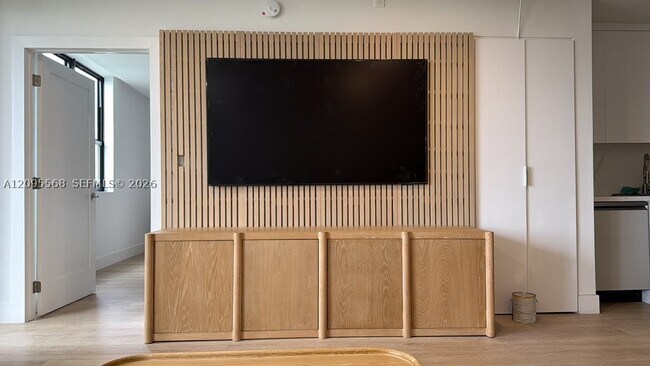 Building Photo - 10185 Collins Ave Unit 722