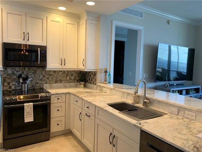 Photo - 2110 W First St