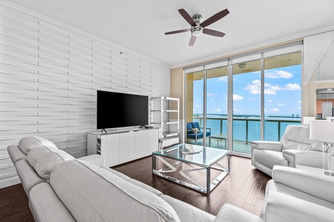 Building Photo - 2650 Lake Shore Dr Unit 2403 Rental