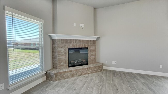 Photo - 300 Oak Ave