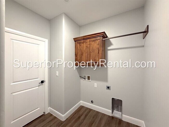 Photo - 4 bed, 2.5 bath duplex unit w/2 car garage