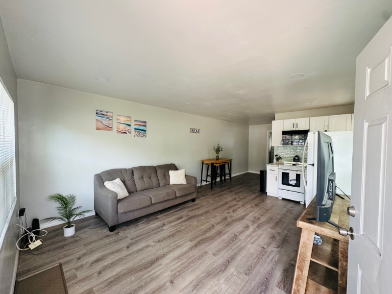 Photo - 612-612 17th Ave S