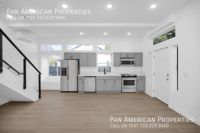 Building Photo - 1738 9th St Unit D Rental