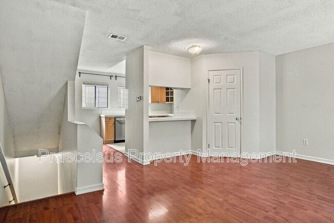 1465 Hemlock Ave
