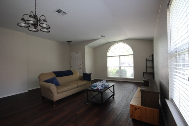 Photo - Lovely large updated 3 bed, 2 bath house w/ 2 living & 2 dining areas in Austins Colony