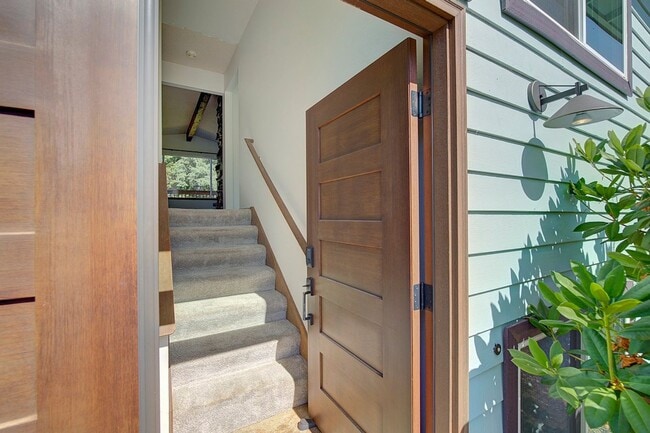 Photo - 5Bd/3Ba Edmonds House