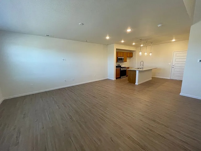 Photo - 1551 Spring Water Pt