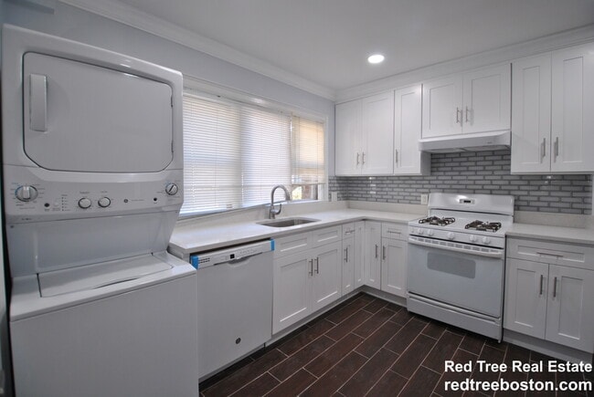 Building Photo - 19 Larose Plz Unit #1