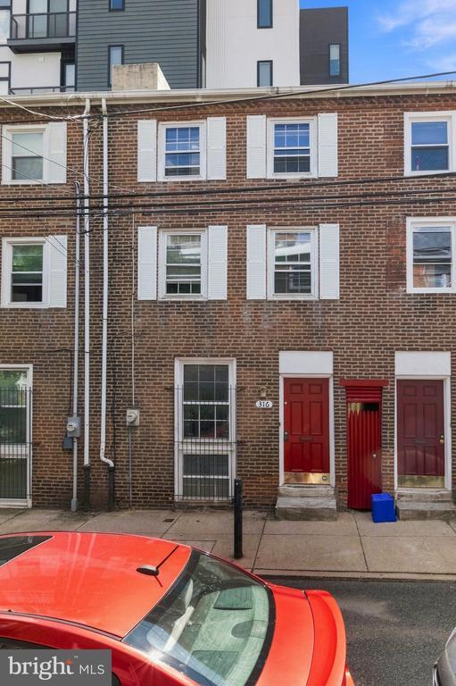 316 W Wildey St