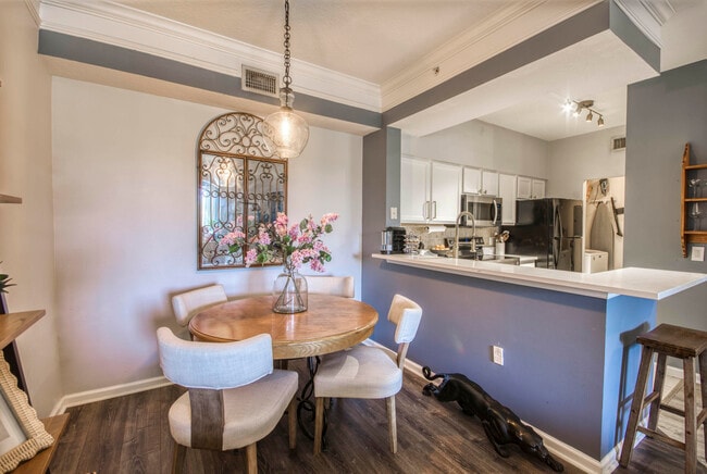 1305 Myrtlewood Cir E