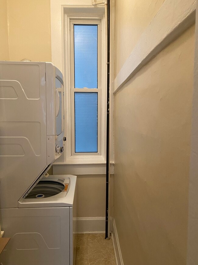 Pantry/Laundry - 903 N Wood St Unit 1st Floor