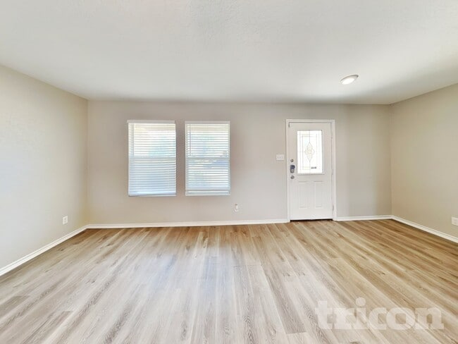 Photo - 7923 Horse Hollow