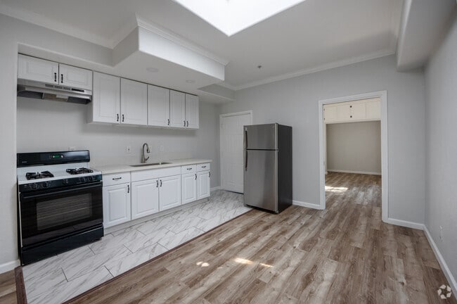 Interior Photo - 1072 Laguna Ave Rental