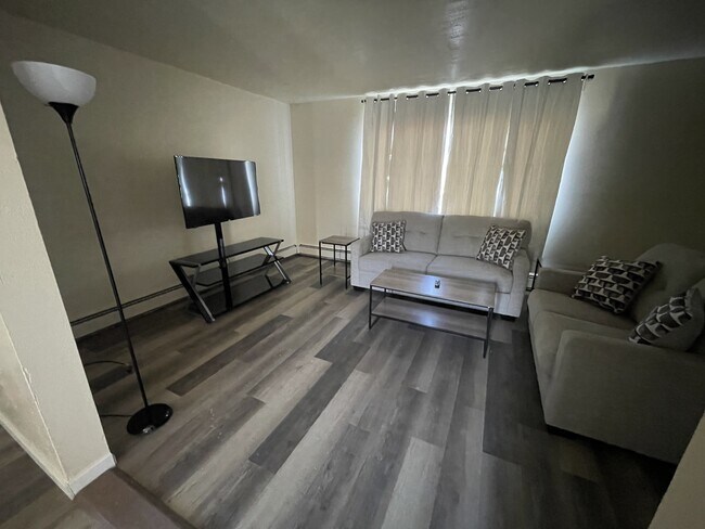 Photo - 380 S Wagon Wheel Dr